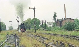 Pociąg turystyczny z TKt48-18 na stacji w Dzierżoniowie, 1.09.1995. Fot....